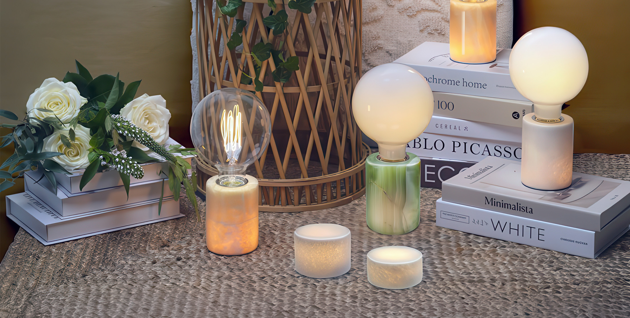 En samling lampor i marmor.